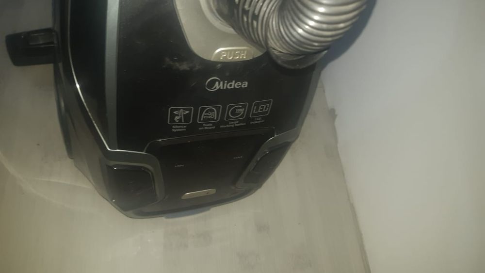 Продам Пылесос Midea