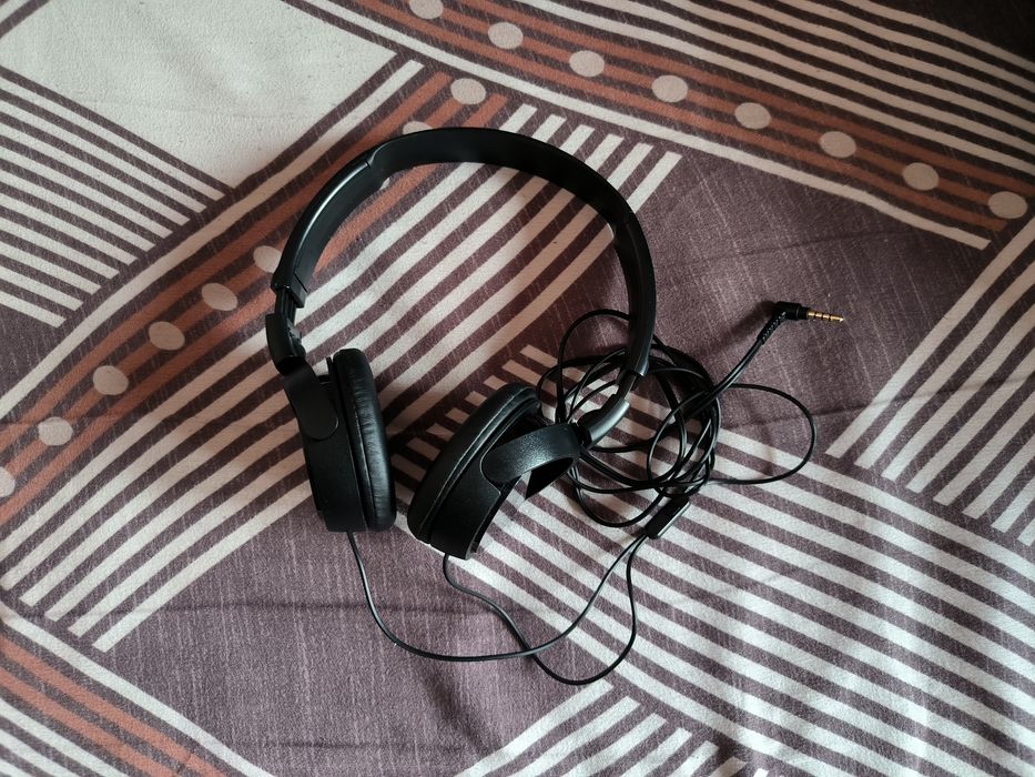 Продам оригинальные наушники Sony MDR-ZX310