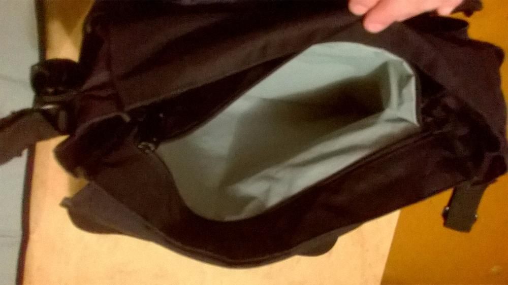 Продавам 3 броя термочанти за бебешки нужди намират се в София