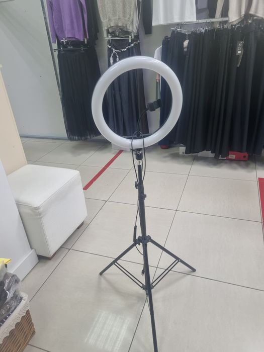 Продам кольцевую лампу