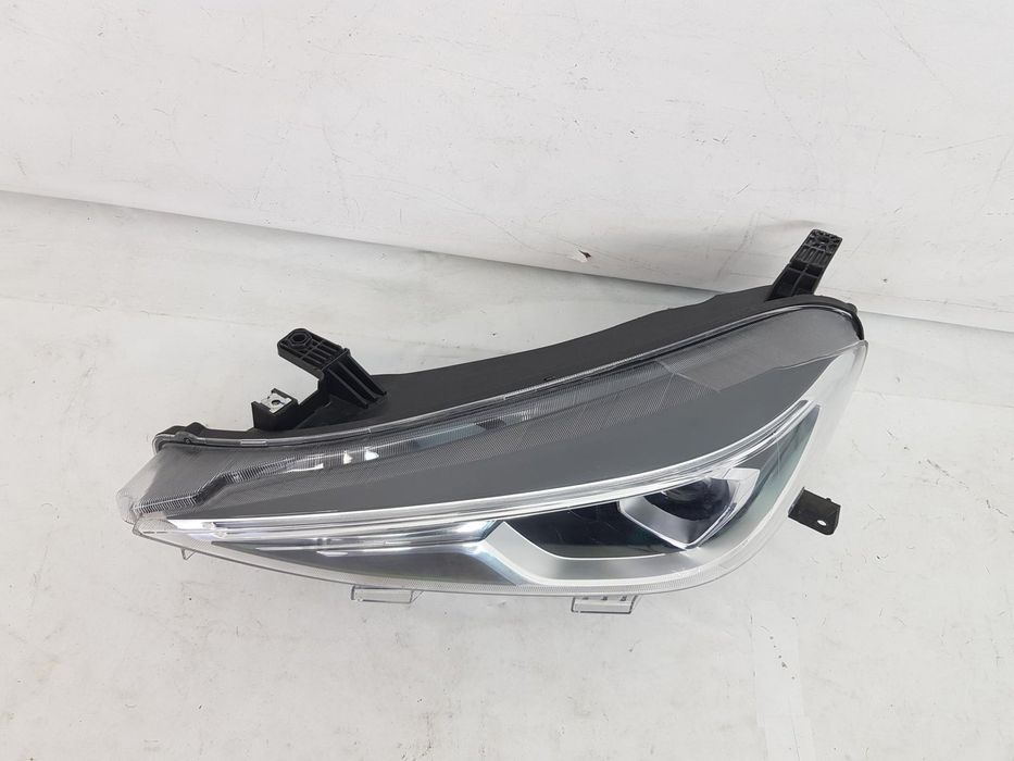 Far stanga halogen + led MG ZS dupa 2024