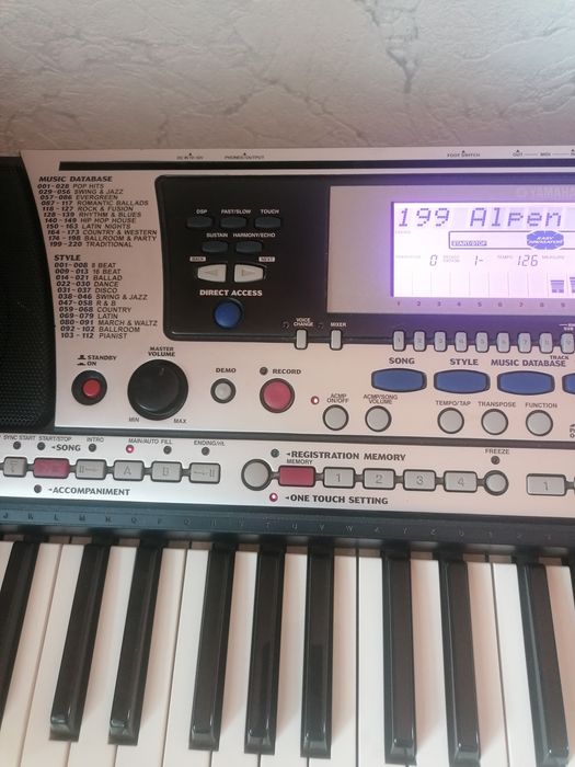 Продам синтизатор Psr-550