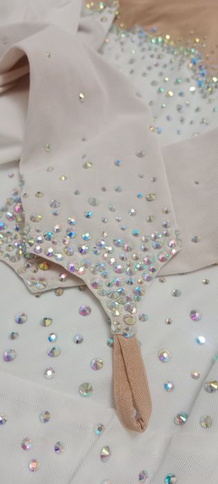 Продаю платья  для фигурного катания