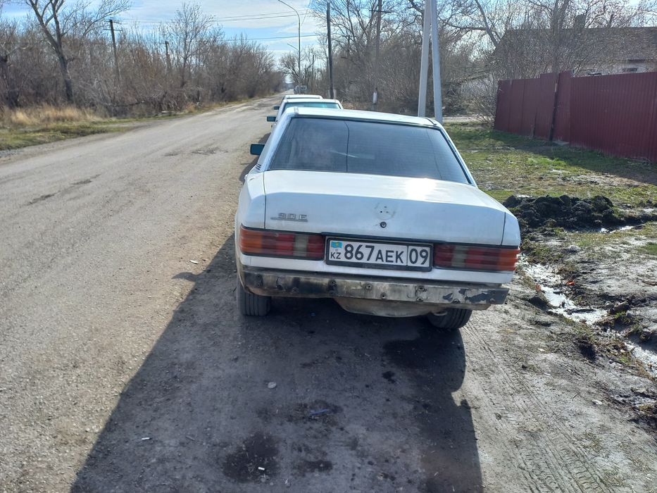 Продам на разбор 190 мерседес