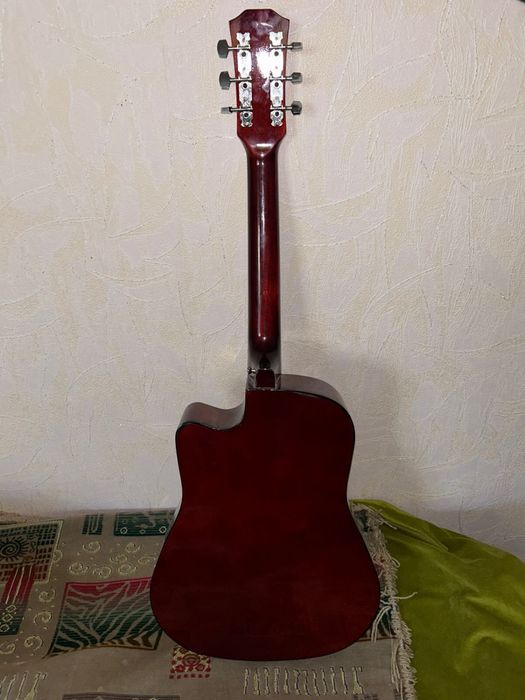 Акустическая гитара