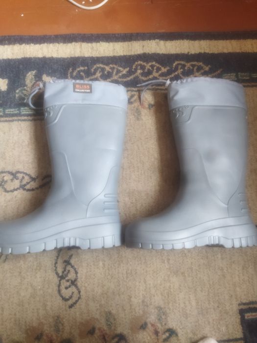 Продам резиновые сапоги