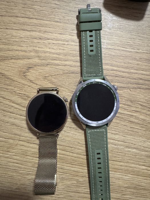 Два часовника Huawei GT 4