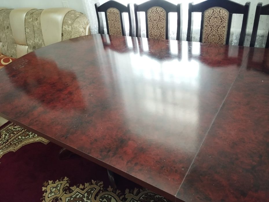 Стол со стульями