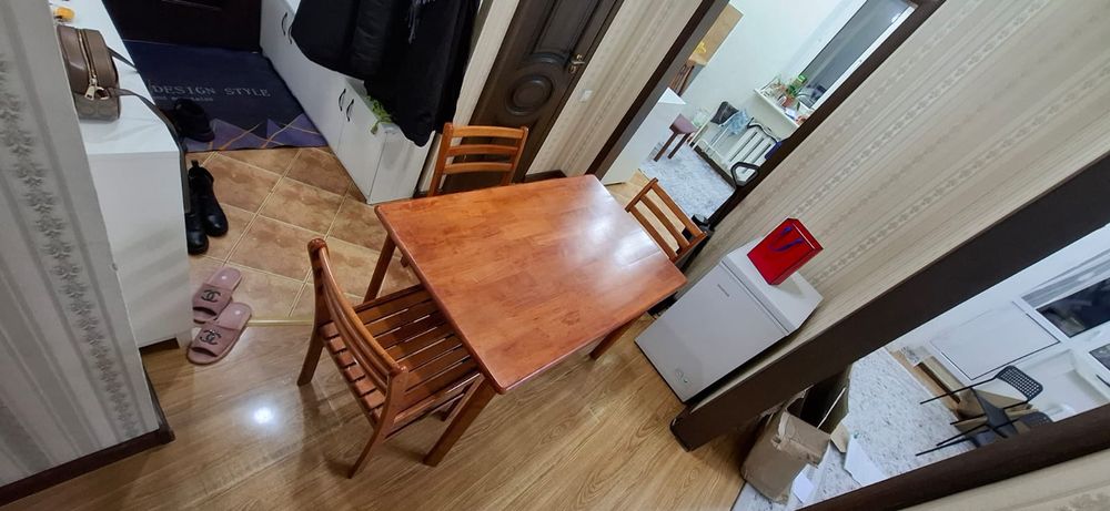 Продается стол со стульями