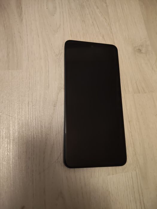 Oppo reno 11 f 5G
8+8Gb Ram
256 GB memorie 
Bateria tine 1 zi jumate folosit normal
Stare buna de funcționare