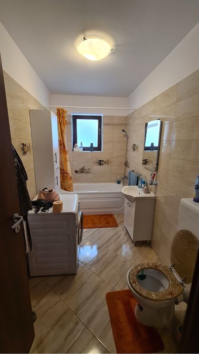 Vand apartament decomandat, mobilat si utilat complet  , 2 camere, 51 mp. Se afla in Chiajna Rosu, Acvilei 42 .
