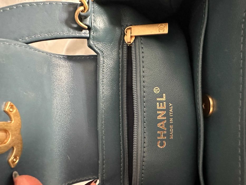 Geanta Chanel mini din piele naturala bleo
