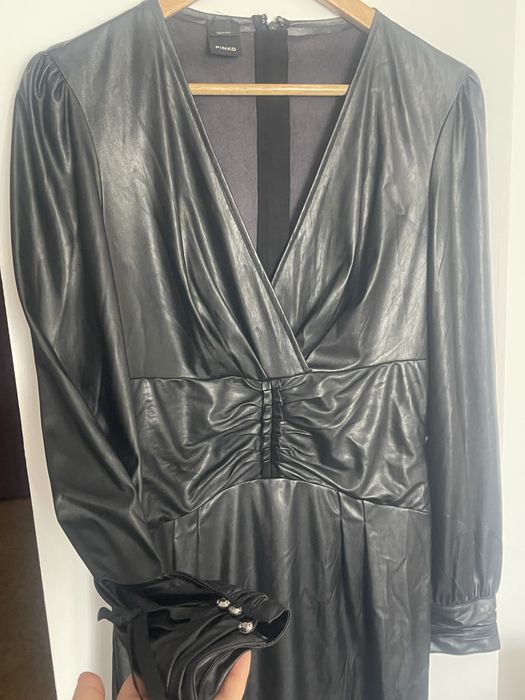 Rochie Pinko, mariema M