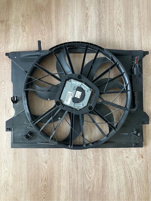 Мерседес w211  крыло переднее