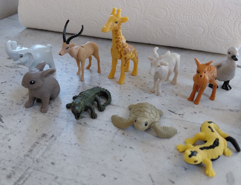 НОВИ Киндер, малки играчки - животни
