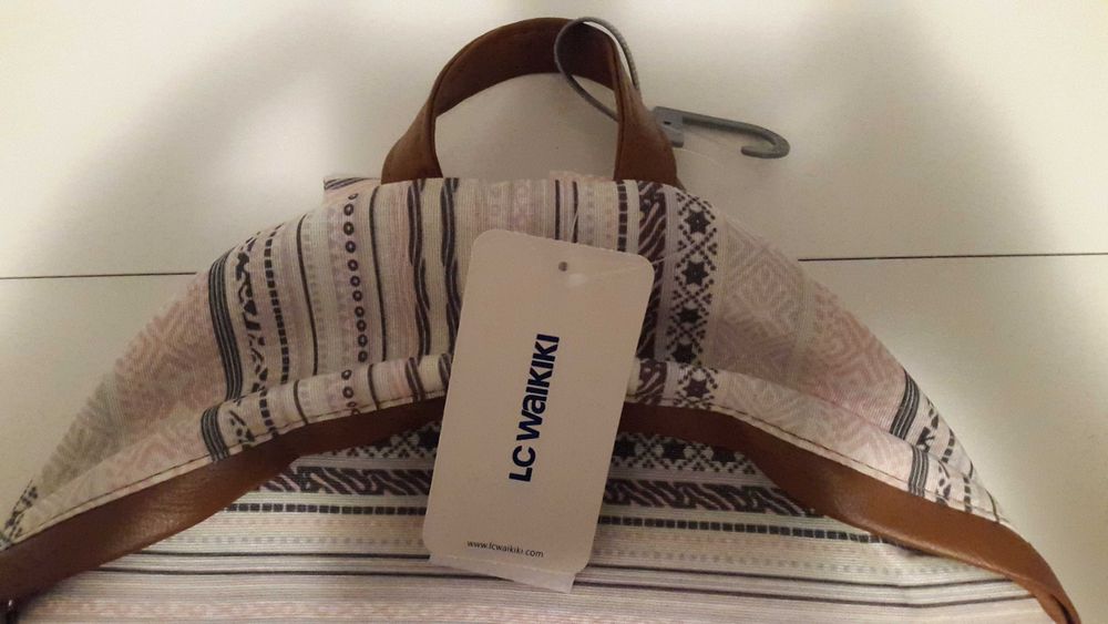 Нови спортни раници LC WAIKIKI