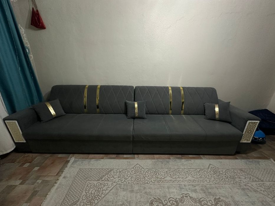 Продам диван гостиной