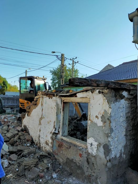 Închiriez mini excavator ,picon,demolări,drenaje ,fose,utilitati