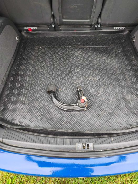 VOLKSWAGEN Touran 2011 — imagine 5