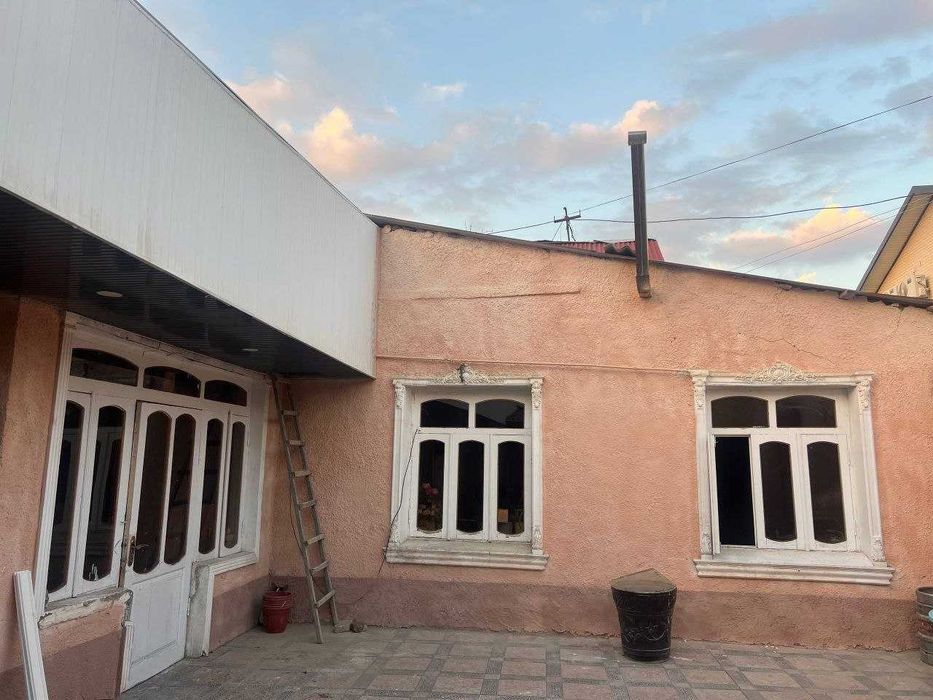 шахар марказида зудлик билан ховли сотувда