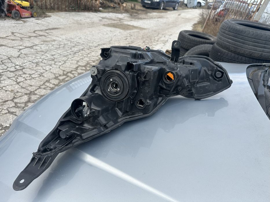 Дясен фар за тойота айго 2021г.