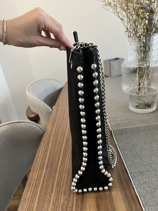 Чeрна чанта от Zara