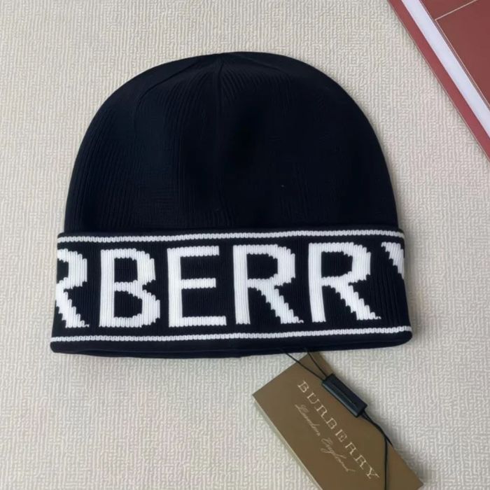 Хит зимы Шапки BURBERRY