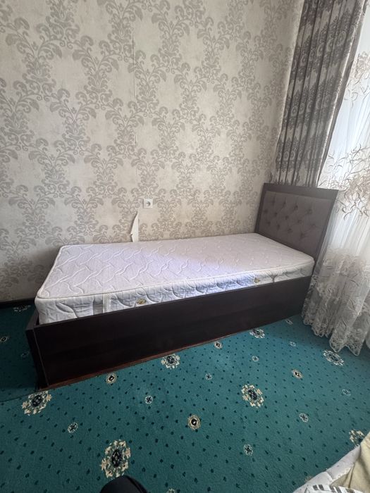 Детская кровать с матрасом (2 шт), в хорошем состоянии