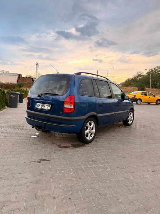 Vând Opel Zafira