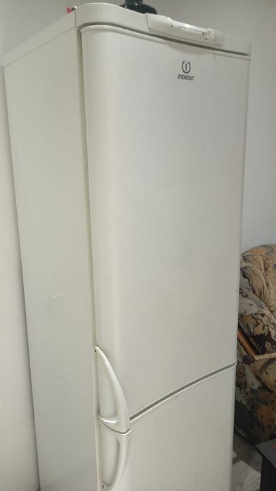 Продам холодильник Indesit