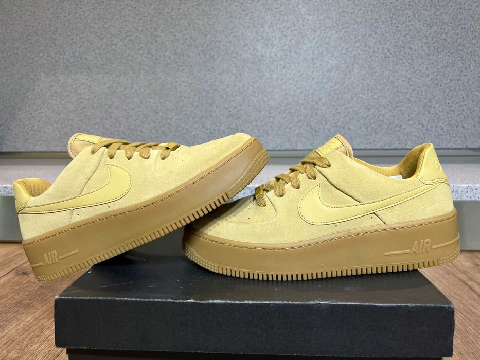 ОРИГИНАЛНИ *** Nike Air Force 1 Sage Low Club Gold