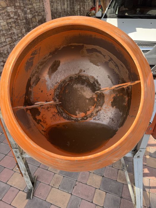 Бетономешалка в Текели