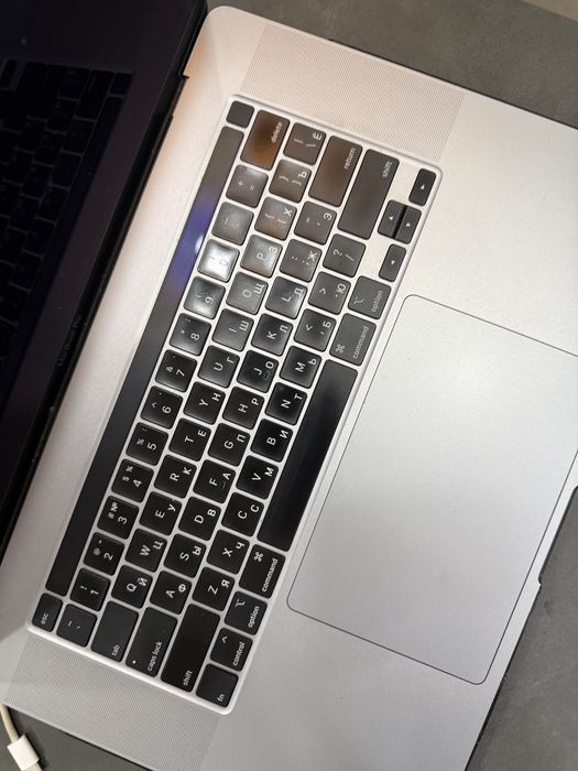 MacBook Pro 16” 2019 • Core i9 • 16 GB • SSD 1 TB