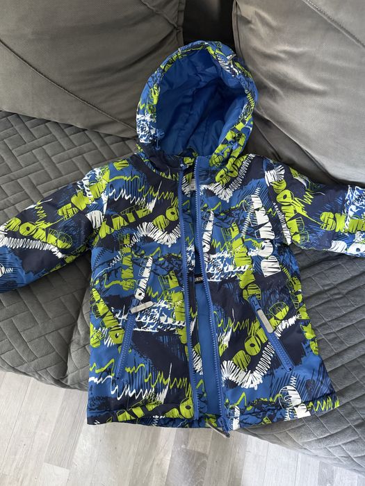 Продам детскую куртку