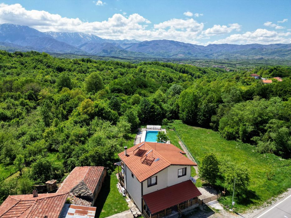 Продава се Къща в Априлци - 280 кв.м за 858 €/кв.м - Снимка #2