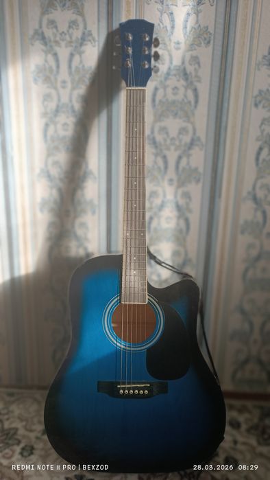 Klassic gitara sotiladi