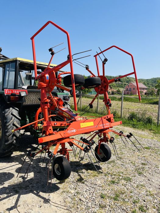 Grebla de imprastiat, rasfirat, risipit, scantalit, inproscat fan iarba lucerna paie Kuhn 4.6 m latime