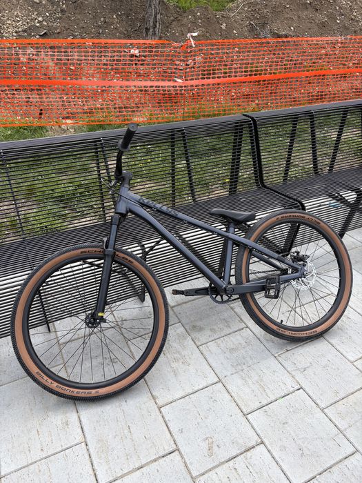 Vand bicicleta dirt jumper