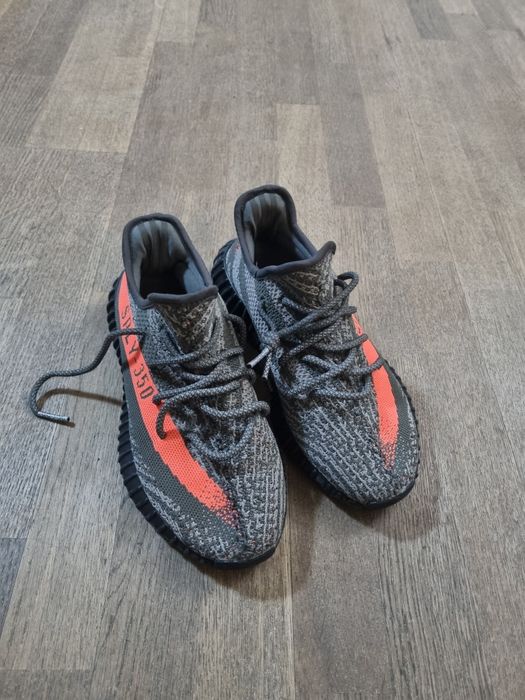 Vând Adidas Yeezy Boost 350 V2 Carbon Beluga