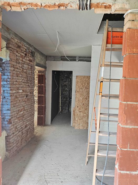 Продава се Къща в Добрич, Строител - 176 кв.м за 682 €/кв.м - Снимка #21