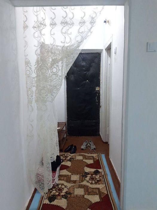 Сдаётся квартира в чирчике 2х ком 1 этаж на питисотки рядом 3 школы