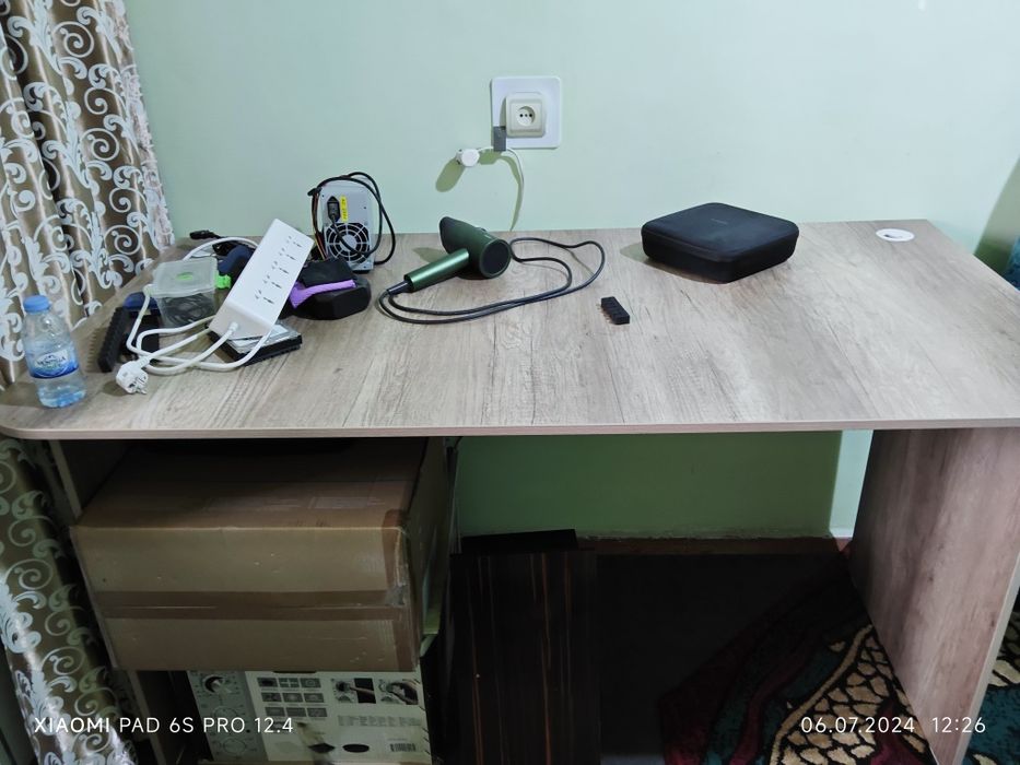 Продаю стол ширина 80 см длина 160 см высота 85 см