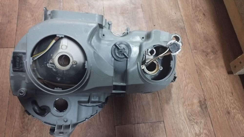 Продам фару на Мерседес