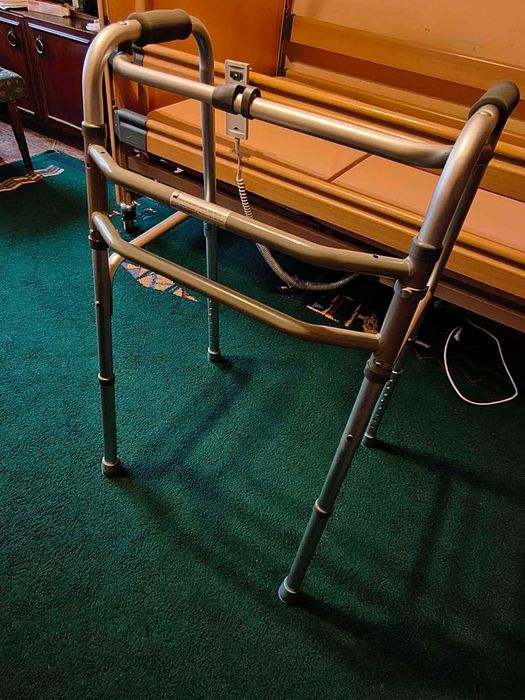 Електрическо болнично легло BURMEIER, дюшек, матрак, инвалидни колички