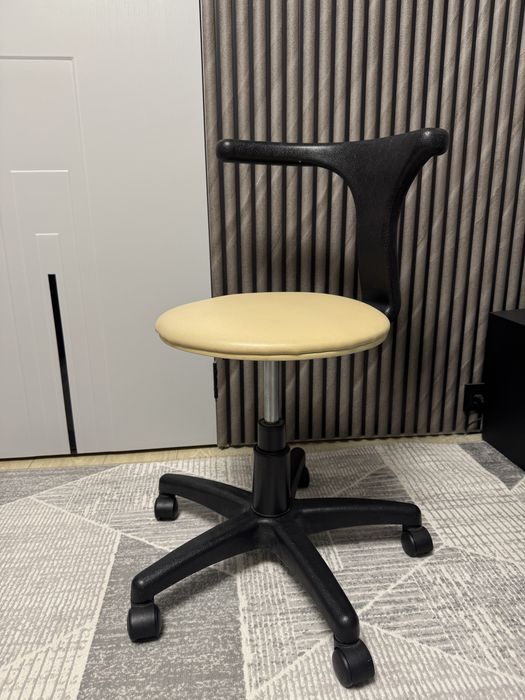 Продам кресло (офисное, компьютерное, для мастера,)