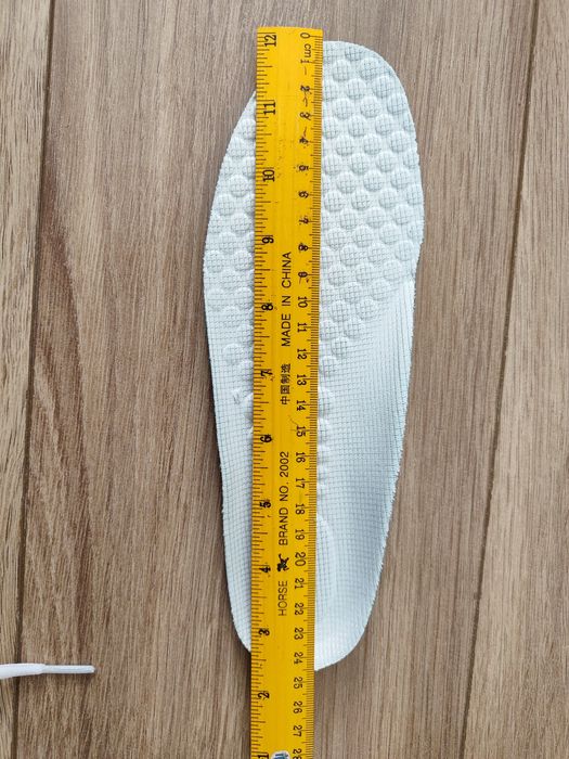 Кроссовки новые, 9900