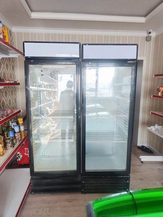 Продам витринный холодильники