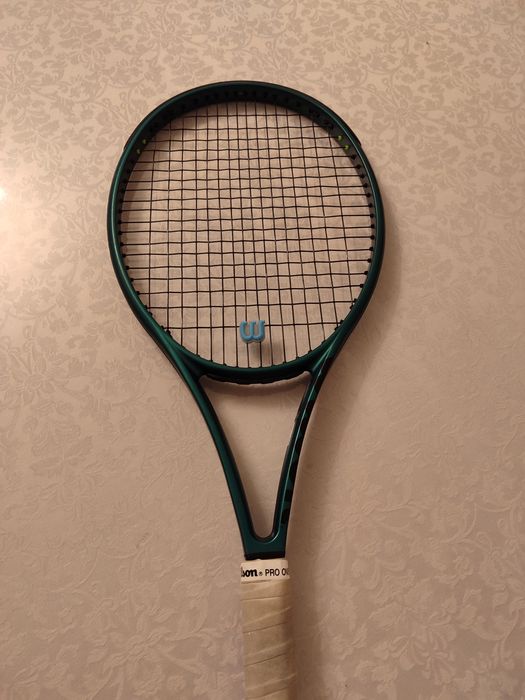 Теннисная ракетка