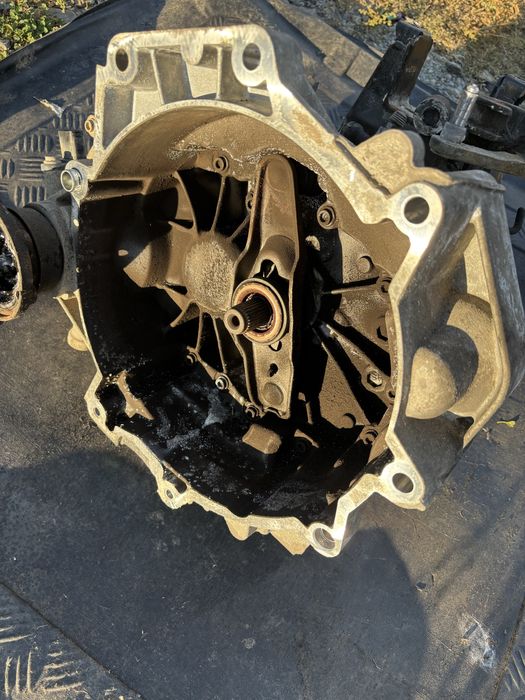 cutie JVS vw polo 9N  manuala 5trepte motor 1.2 benzina cod BZG