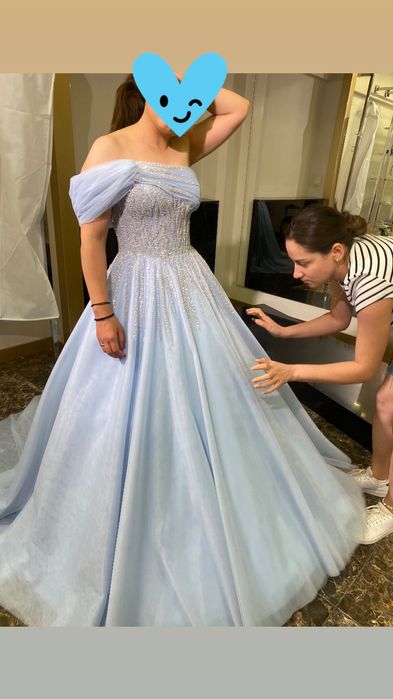 Официална рокля.